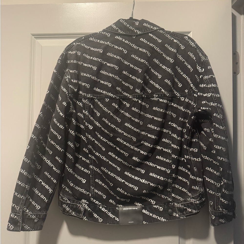 Alexander Wang Monochrome Logo Print Jacket
Brand New. Never Worn. Tags attached - Picture 4 of 8